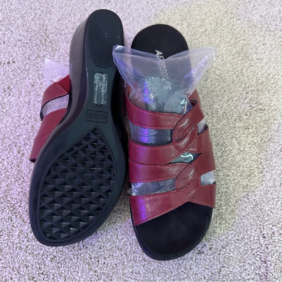 Women's Red Wedge Sandals - Picture 3 of 6